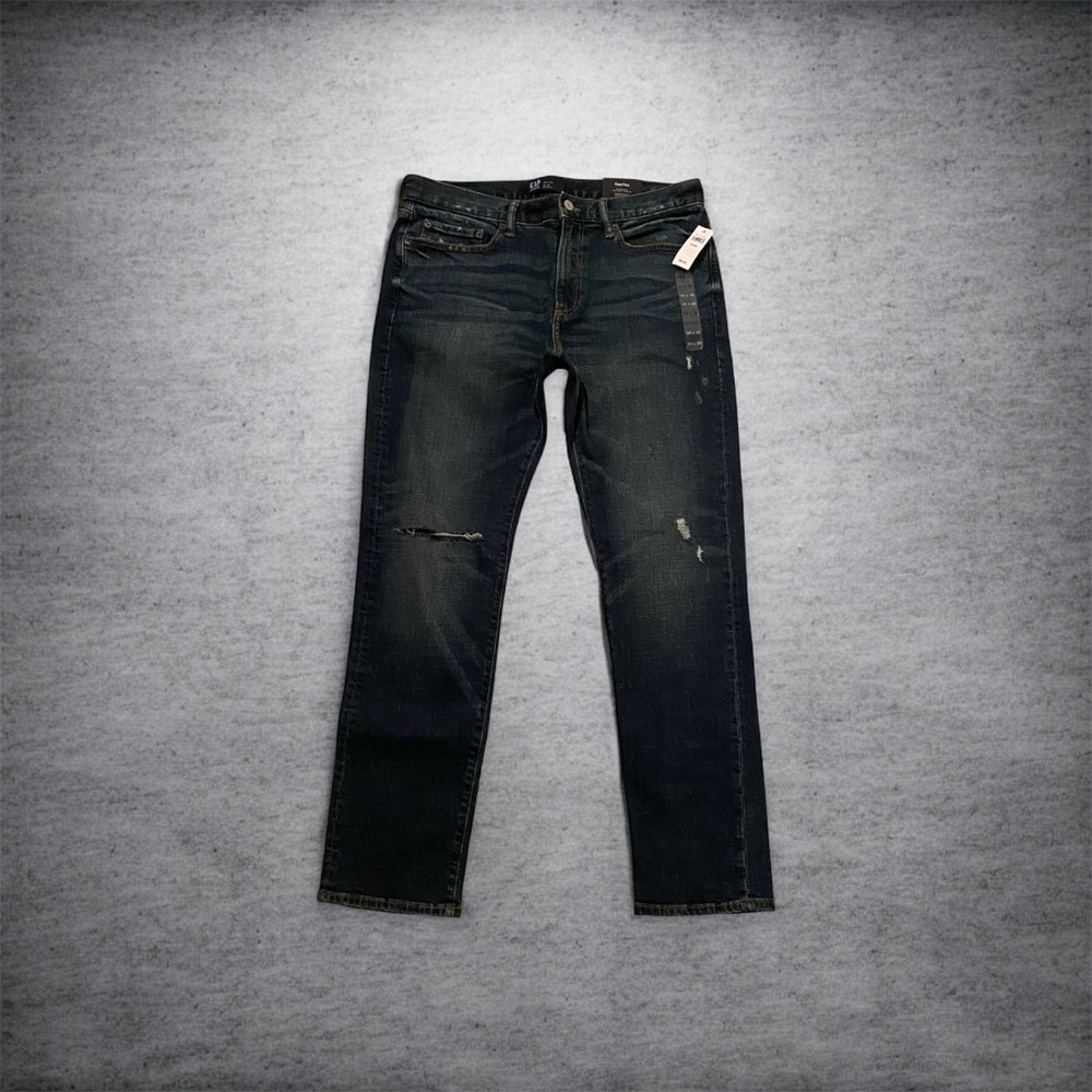 Brand new men’s GAP Denim jeans with original tags attached.